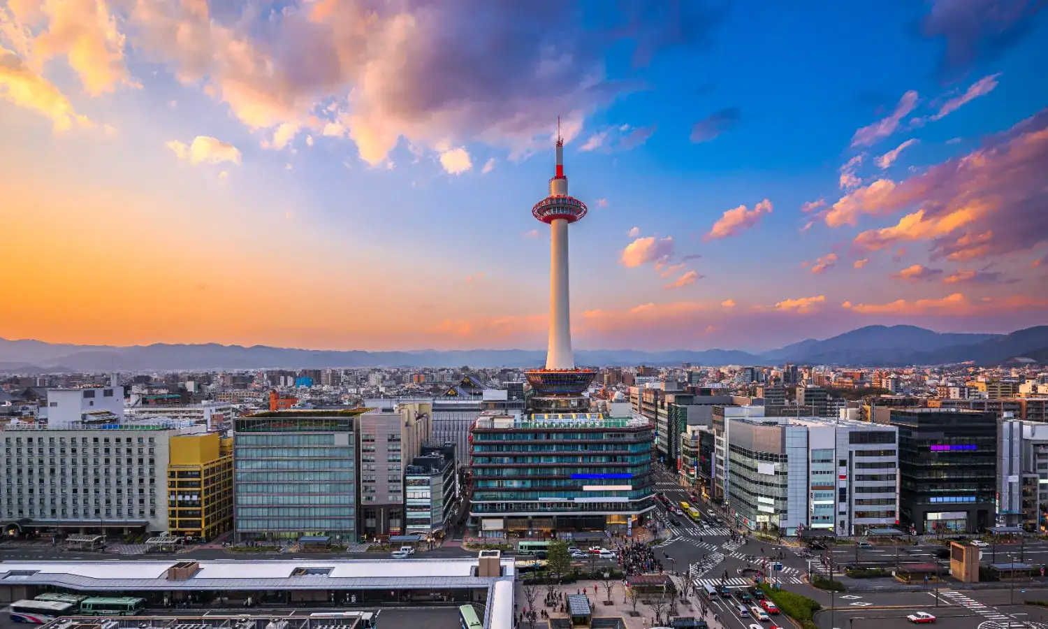 京都でのパートナーの浮気不安に対応：行動サイン・訪れる場所・相談タイミング