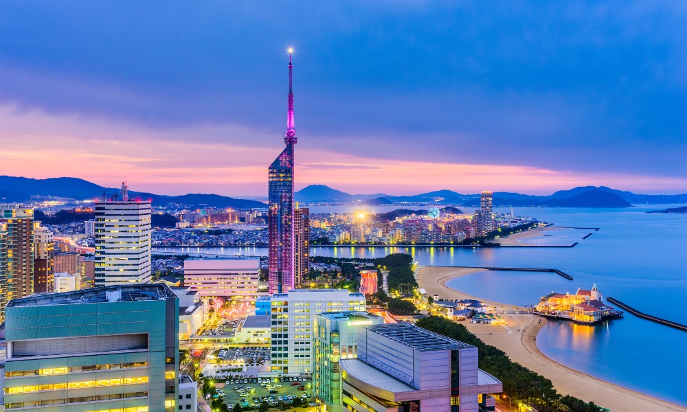 福岡市で浮気の不安を感じたときに整理したい行動の変化と、博多駅・天神・中洲・大濠・ももちが重なる街での相談先