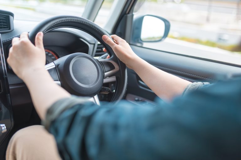 予定を話さない・出費が増えた場合に見直したい、時間やお金の使い方に表れる浮気のサイン