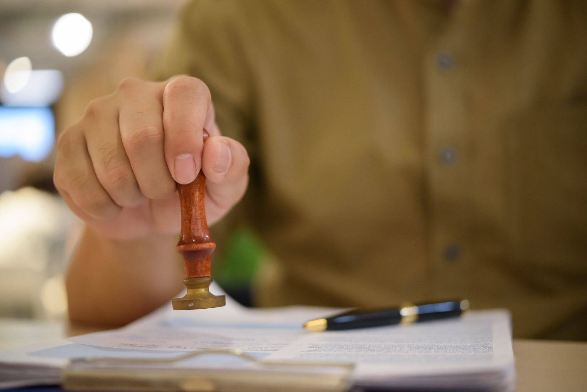 探偵依頼前に確認すべき契約書・見積書のチェック項目｜トラブルを防ぐ判断基準