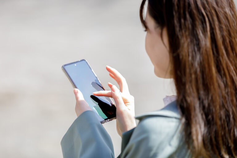 LINEは浮気の証拠になるのか？不安な段階から法的に使える証拠を考えるための基準