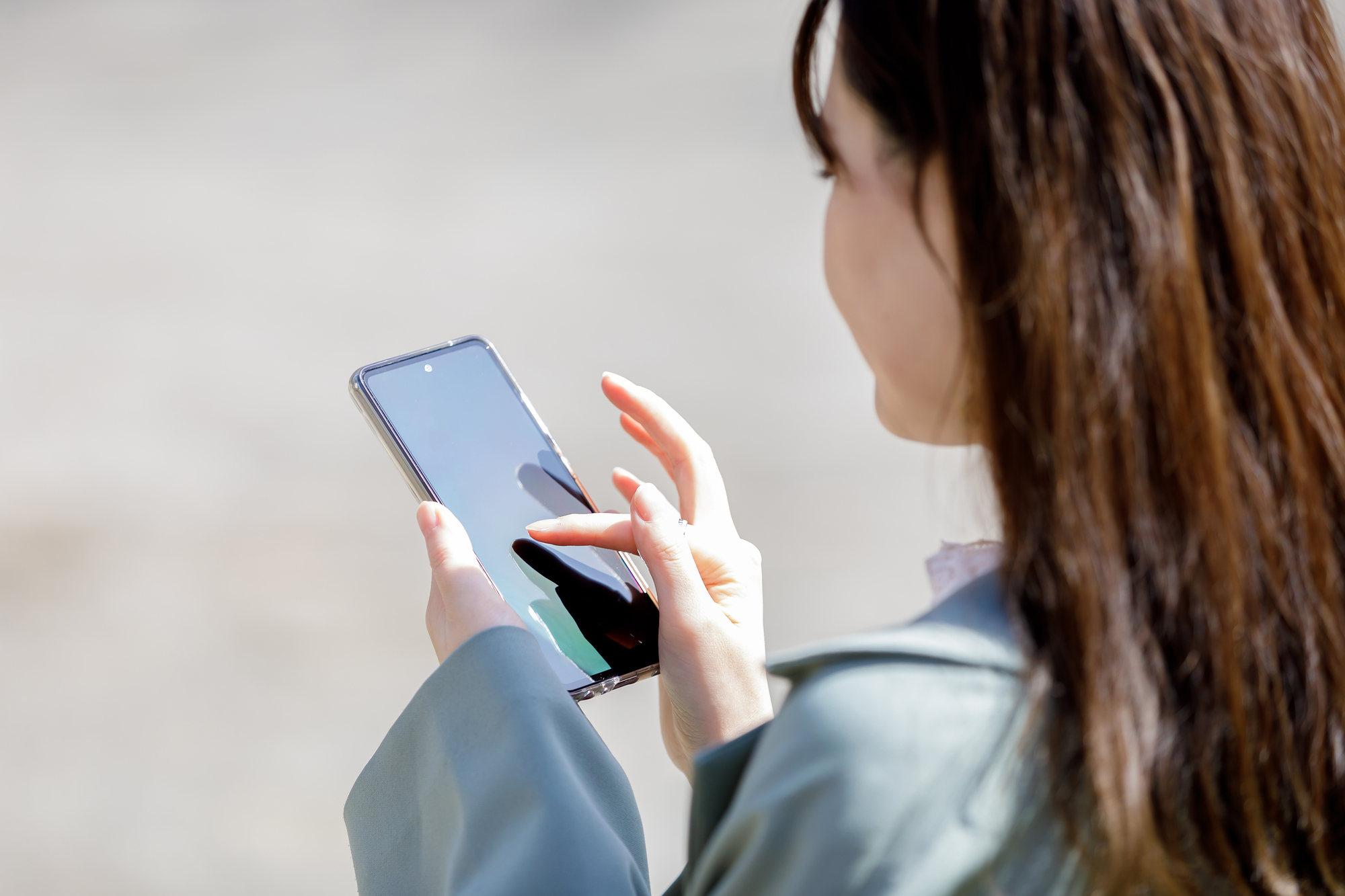 LINEは浮気の証拠になるのか？不安な段階から法的に使える証拠を考えるための基準