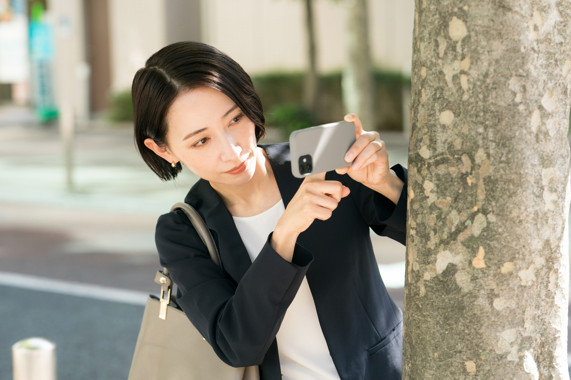 浮気の証拠を自分で集める際の注意点｜違法リスクと補強すべき情報