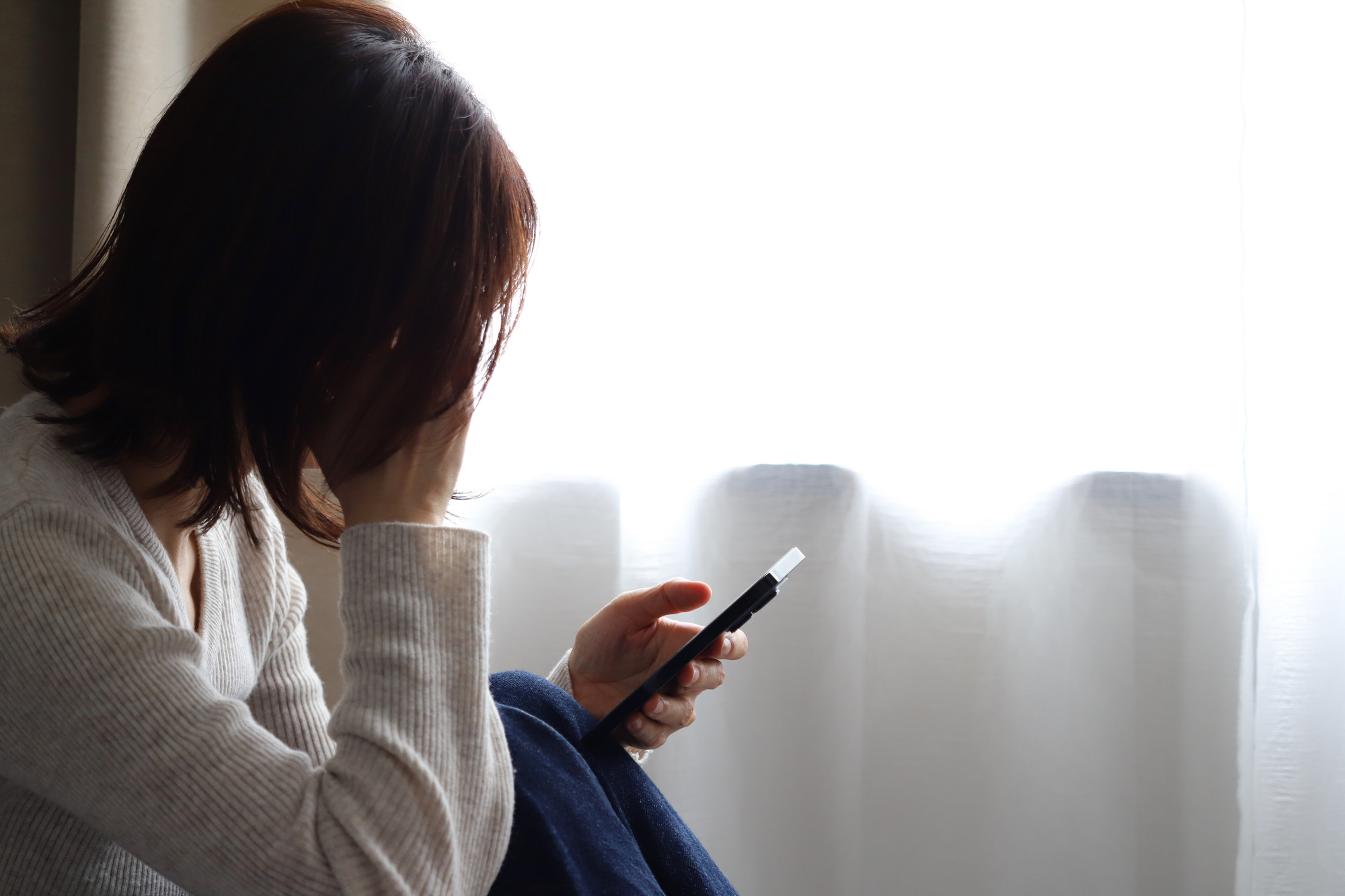 浮気を疑ったときに最初に整理すべきこと｜感情と事実を分けて冷静に判断する方法