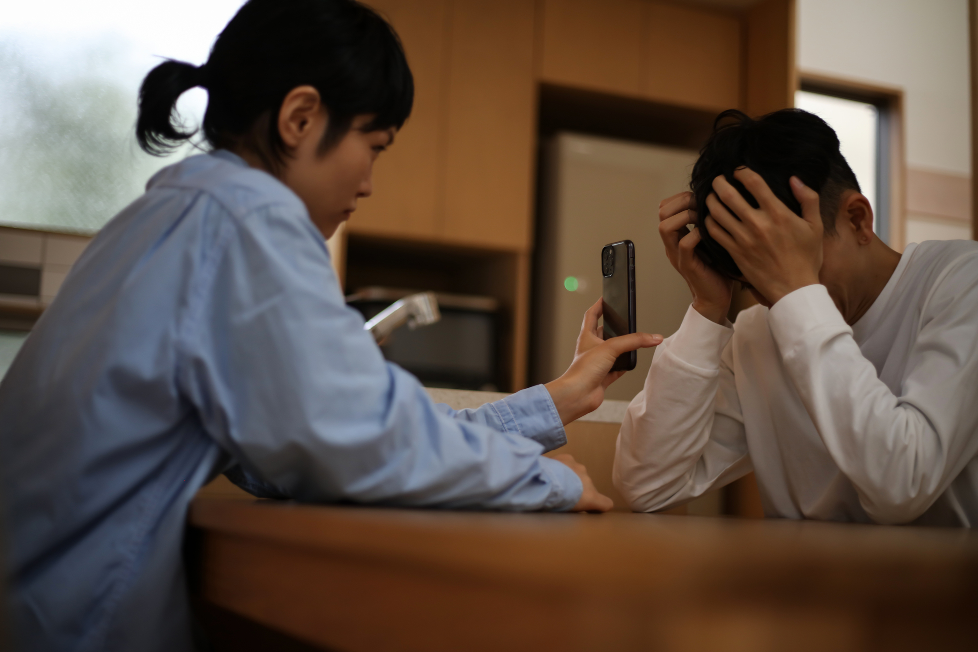 東京で浮気の証拠になるものとは？写真・記録・行動履歴の見方