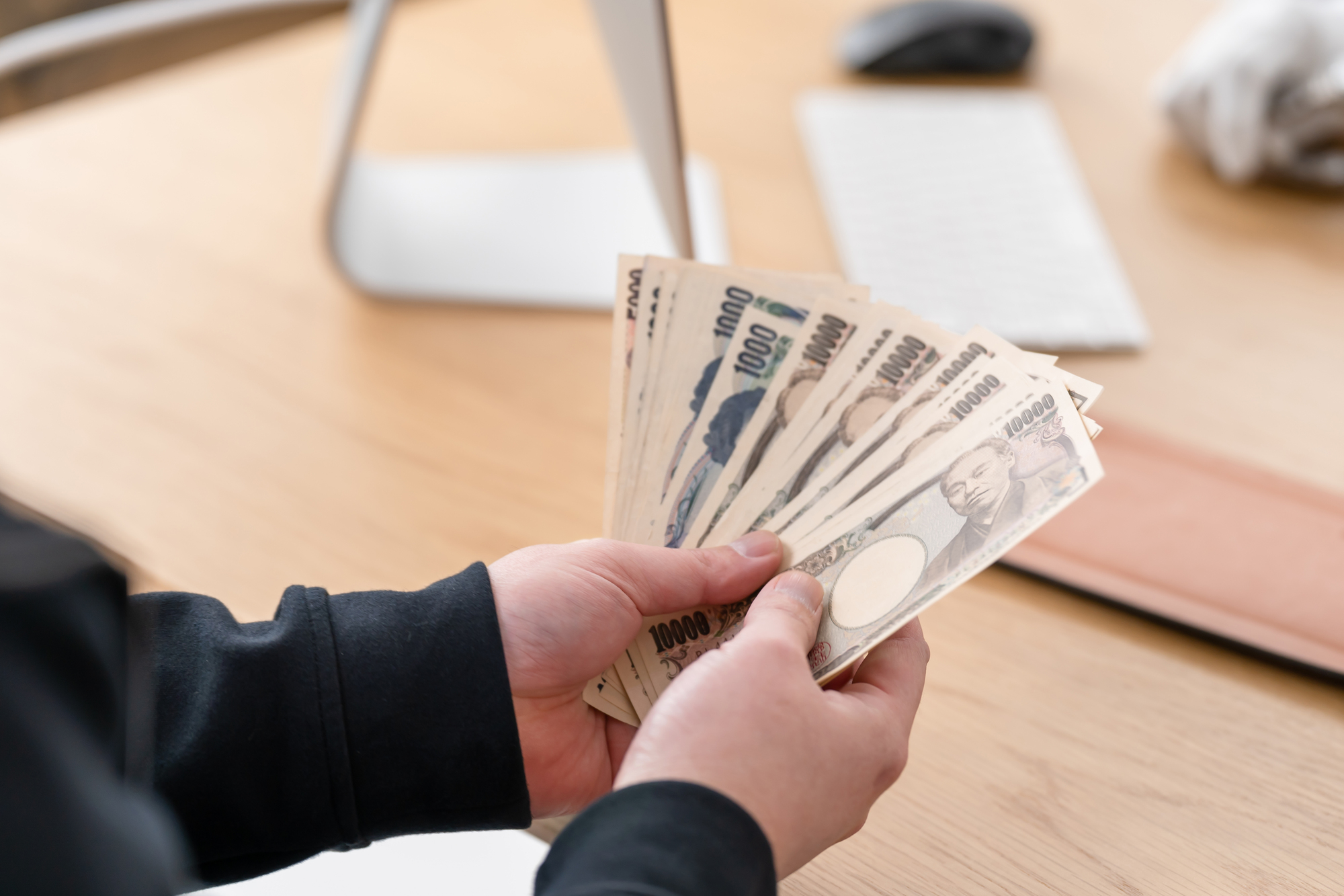 浮気調査が高額に見える理由｜料金を判断する前に確認したいこと