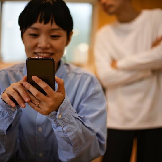 静岡で妻の浮気を疑うときの確認ポイント｜連絡・外出・支出