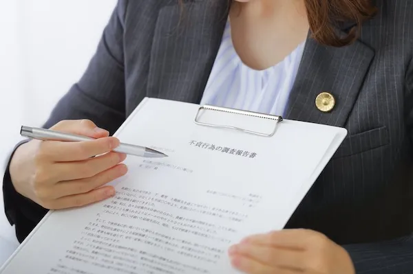 浮気調査報告書を受け取った後の読み方と確認ポイント