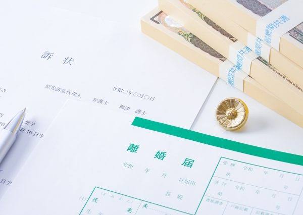 静岡で離婚を切り出す前に浮気証拠を確認する理由｜車移動・宿泊・県外移動の整理